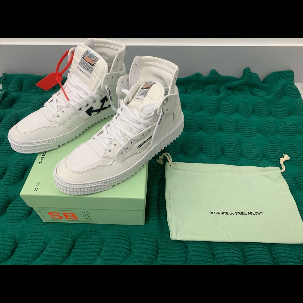 Authentic Off-White Canvas “off court” 3.0 sneaker